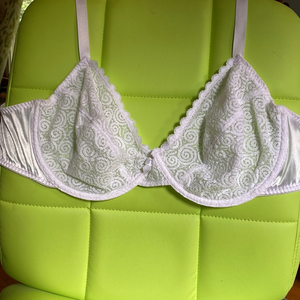 Gently used white lace/satin bra - 42D